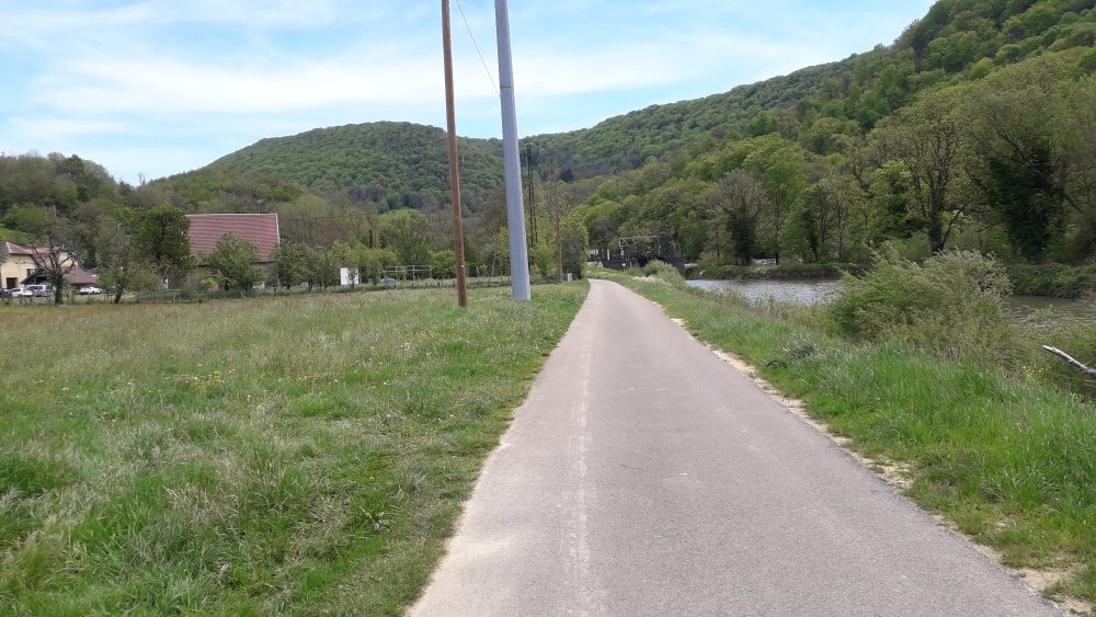 maisons aux abords de la vélo route 20210509_123810
